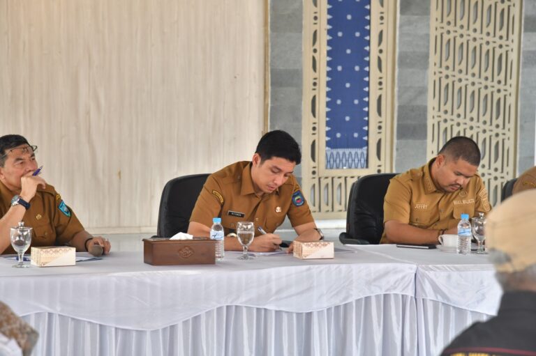 Walikota dan Wakil Walikota Sawahlunto saat jumpa pers dengan media. (Prokopim)